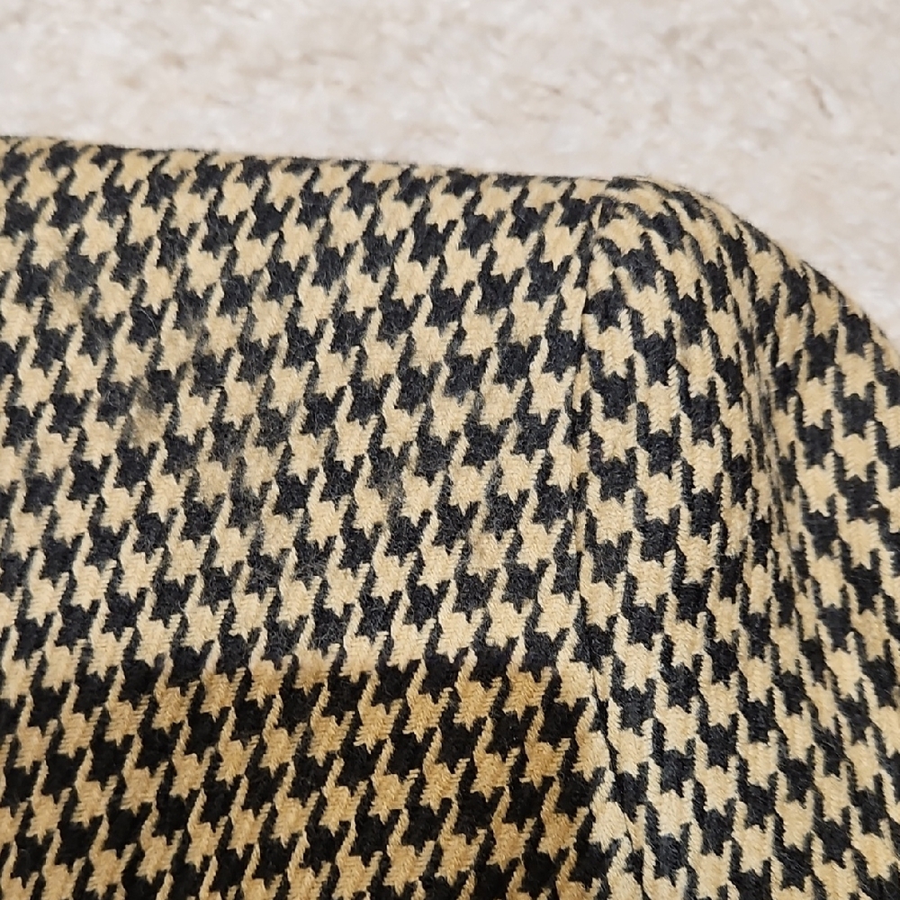 Houndstooth Patterned Sweater with Brown Trim - image 8